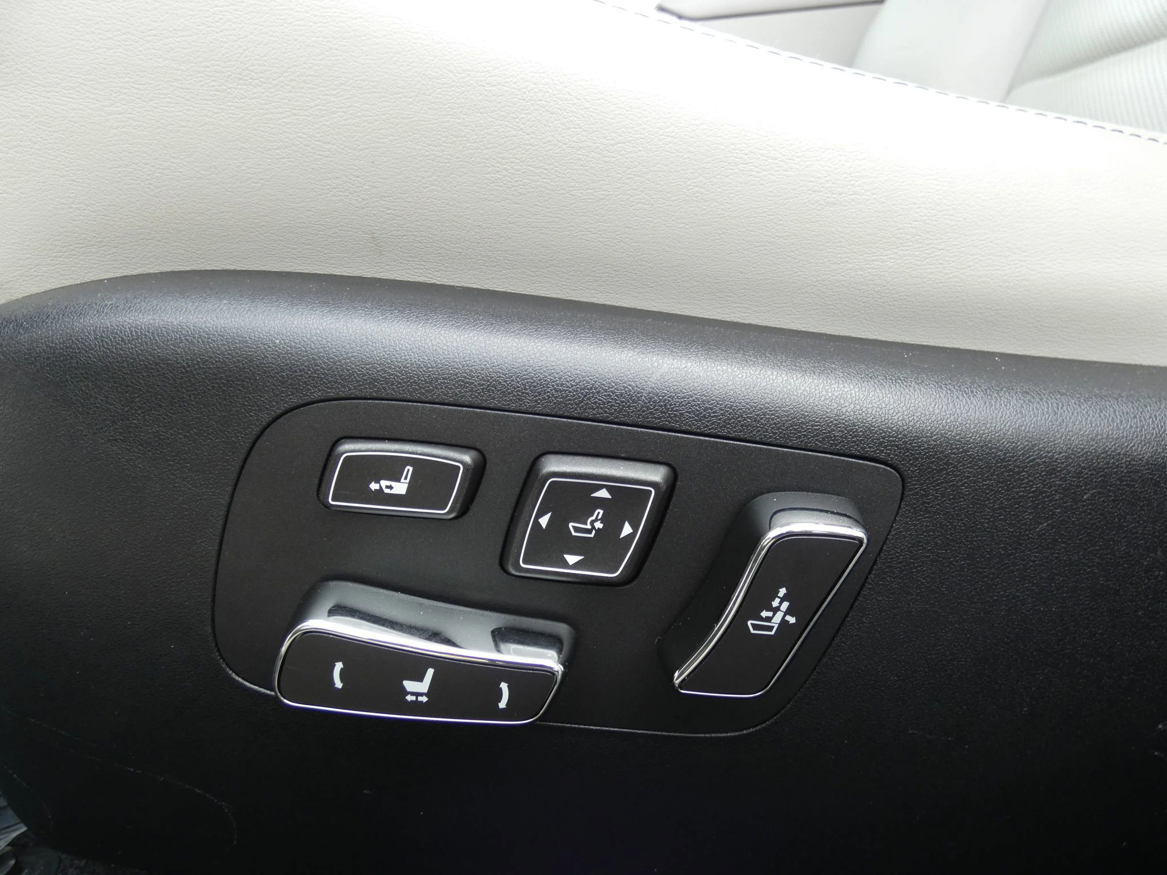 Used 2016 Lexus LS 460 w/ Comfort Package image 62