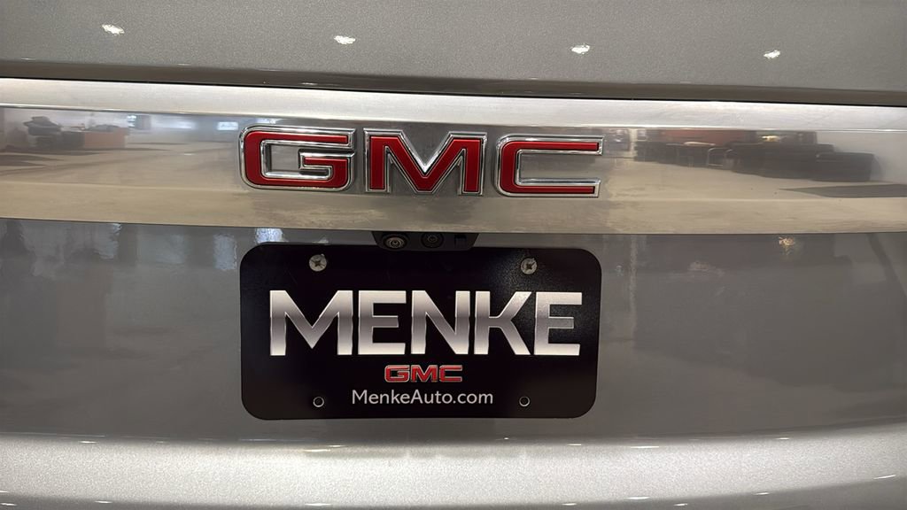 Used 2024 GMC Yukon Denali w/ Denali Reserve Package image 9
