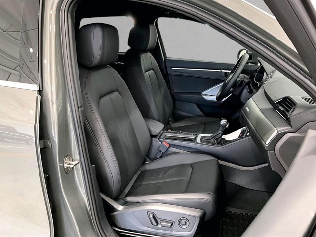 Used 2024 Audi Q3 2.0T Premium w/ Convenience Package AWD/4WD image 9