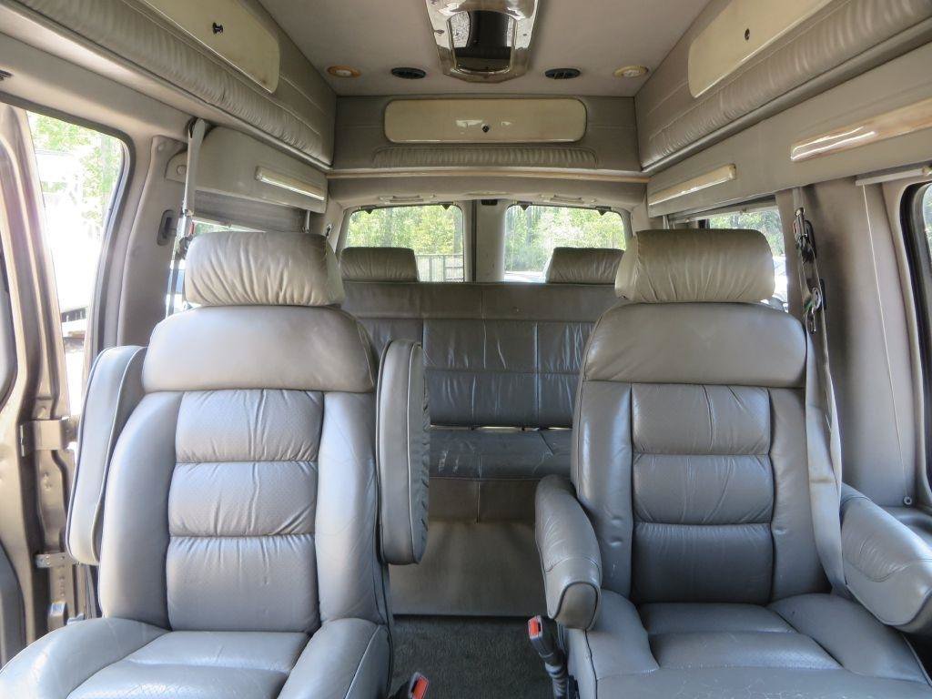 Used 2002 GMC Savana 1500 w/ SLE Marketing Option Pkg 3 RWD image 16