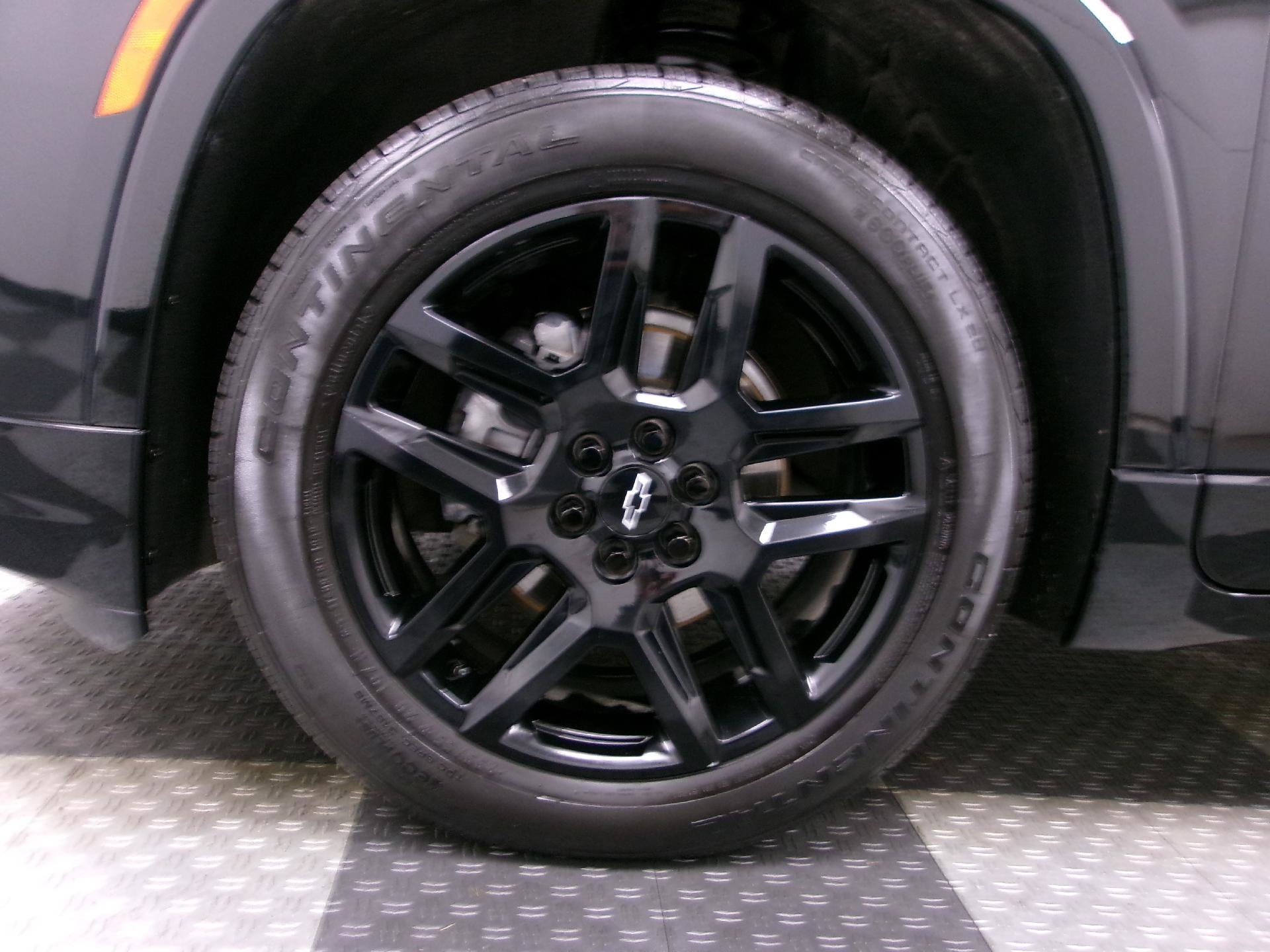 Used 2023 Chevrolet Traverse Premier w/ LPO, Floor Liner Package AWD/4WD image 7
