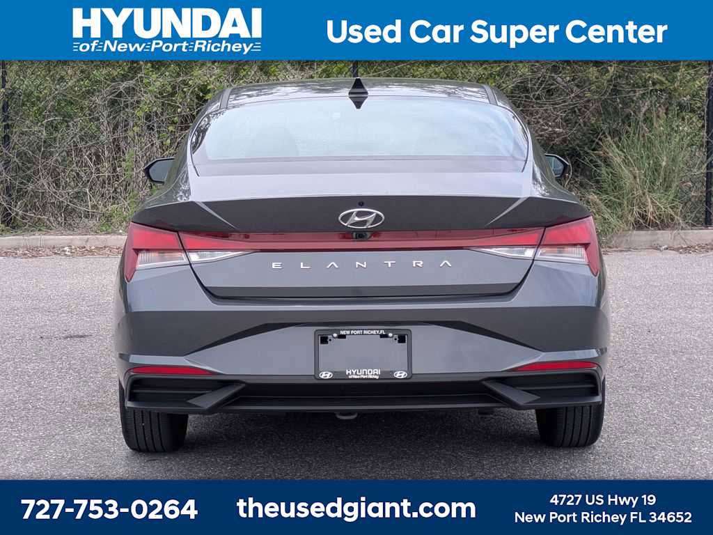Used 2023 Hyundai Elantra SEL FWD image 4