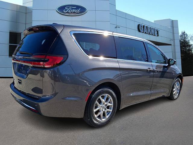 Used 2023 Chrysler Pacifica Touring-L FWD image 6