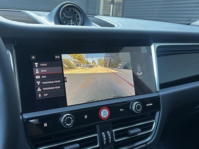 Certified 2025 Porsche Macan image 21