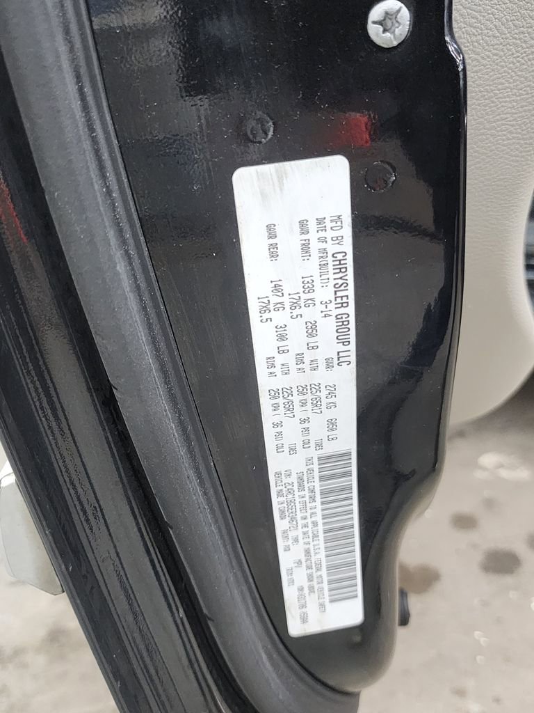 Used 2014 Chrysler Town & Country Touring image 38