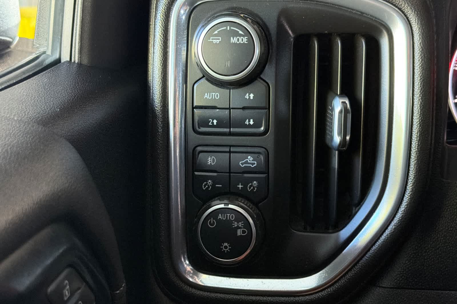 Used 2020 Chevrolet Silverado 1500 RST AWD/4WD image 30