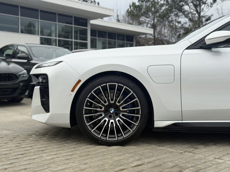 New 2026 BMW 750e xDrive w/ Executive Package image 10