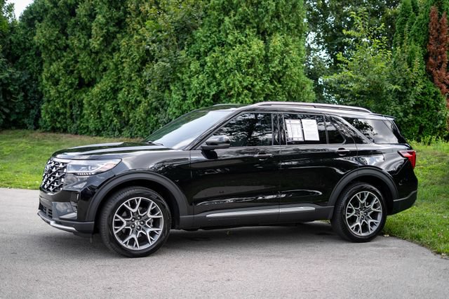 Used 2025 Ford Explorer Platinum w/ Ultimate Package AWD/4WD image 8