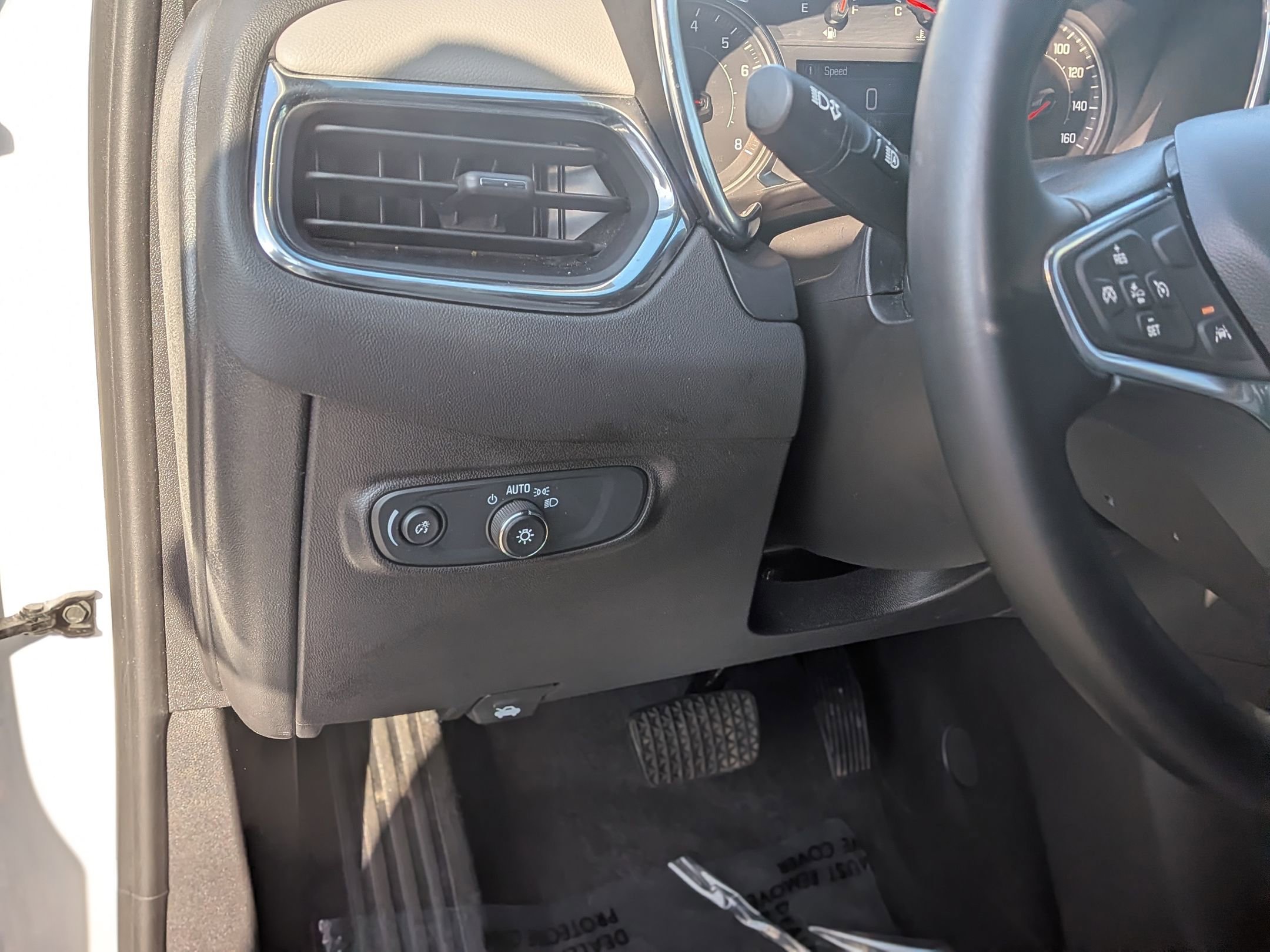 Certified 2024 Chevrolet Equinox LT w/ LPO, Floor Liner Package image 17