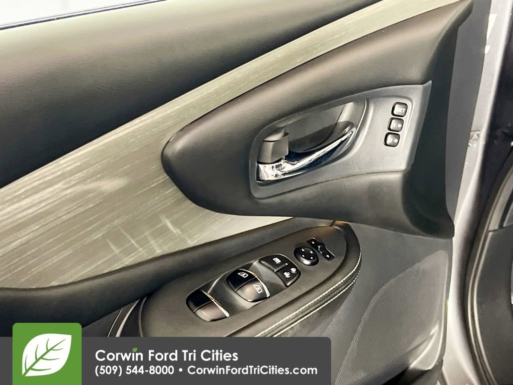 Used 2018 Nissan Murano SL w/ Moonroof Package image 12