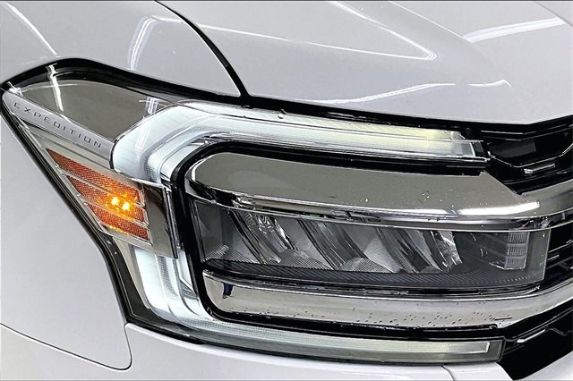 Used 2022 Ford Expedition Limited image 31