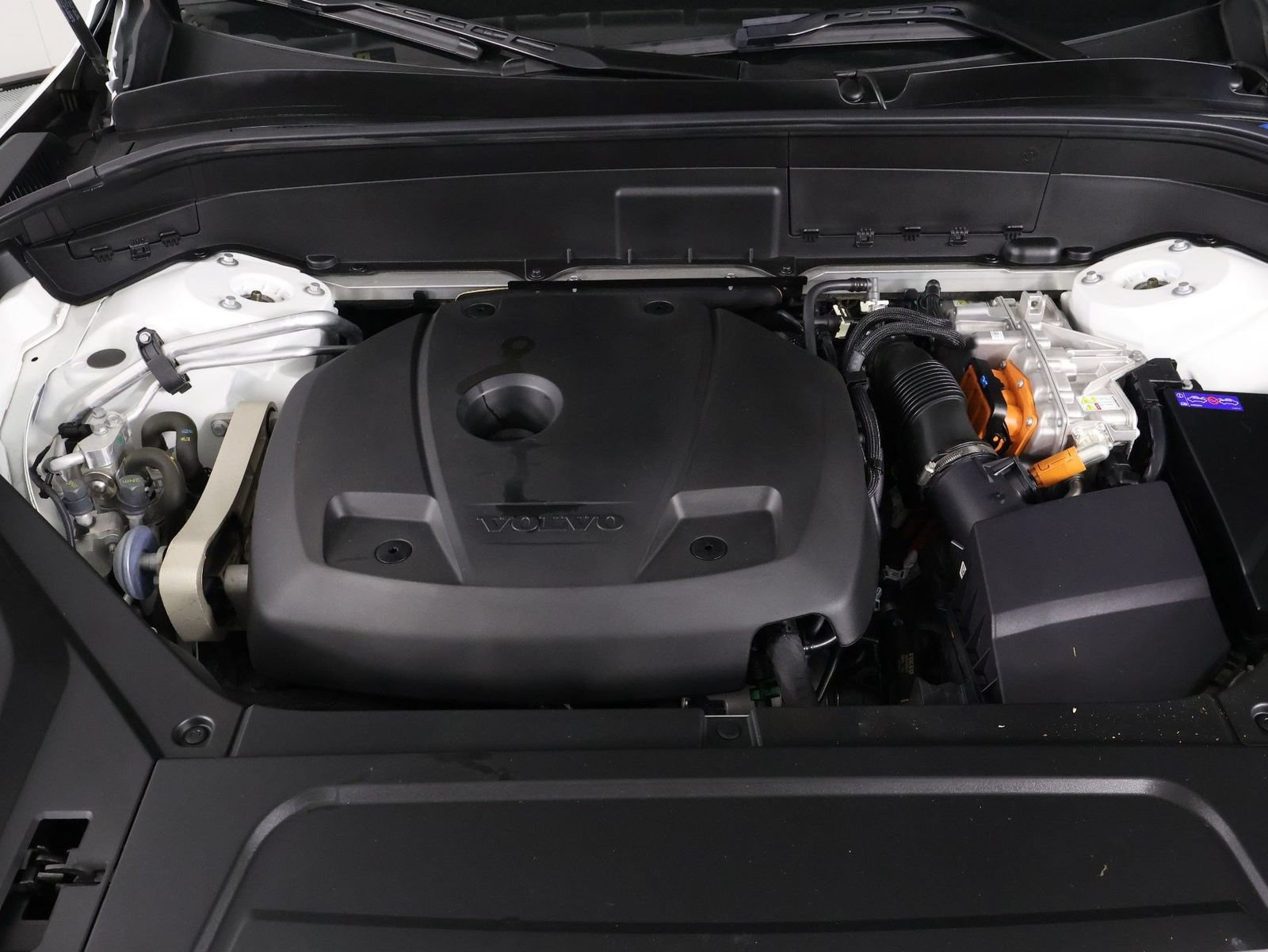 Certified 2023 Volvo XC90 T8 Plus AWD/4WD image 24