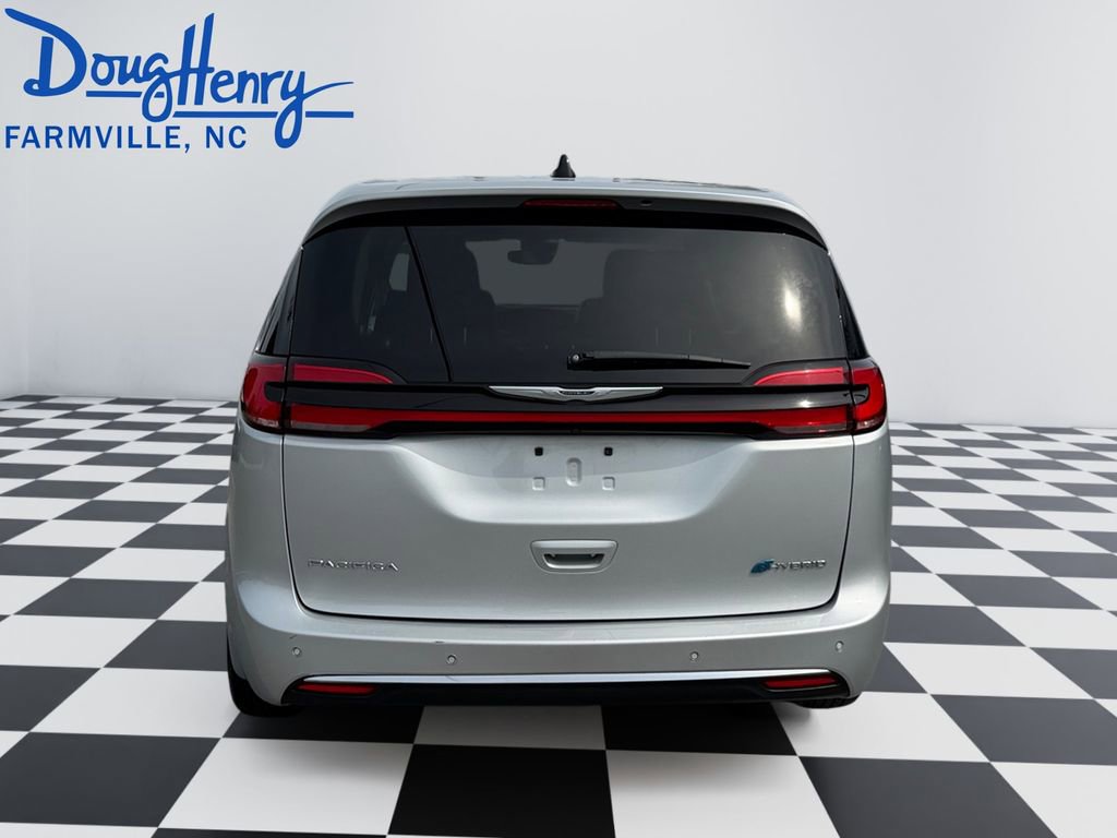 Used 2024 Chrysler Pacifica Limited FWD image 4