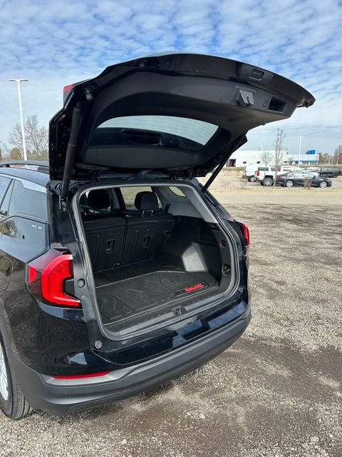 Used 2023 GMC Terrain SLE w/ Driver Convenience Package image 12