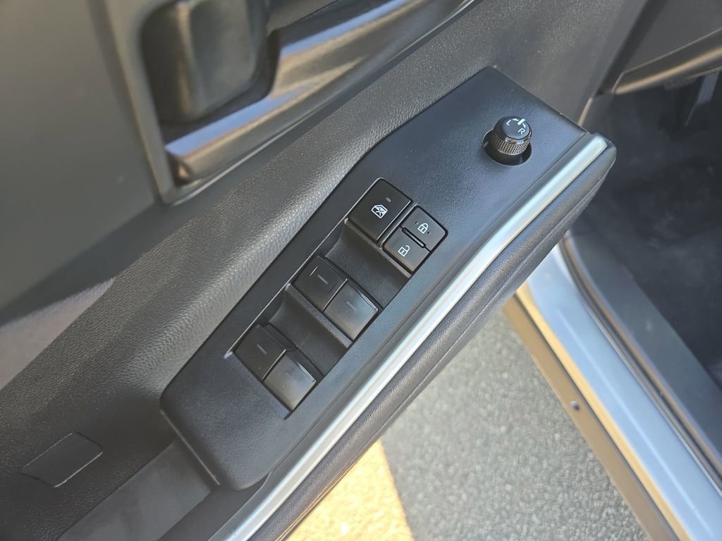 Used 2024 Toyota Highlander LE image 33