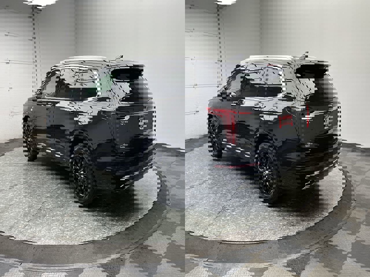 Certified 2025 Cadillac XT6 Premium Luxury image 2