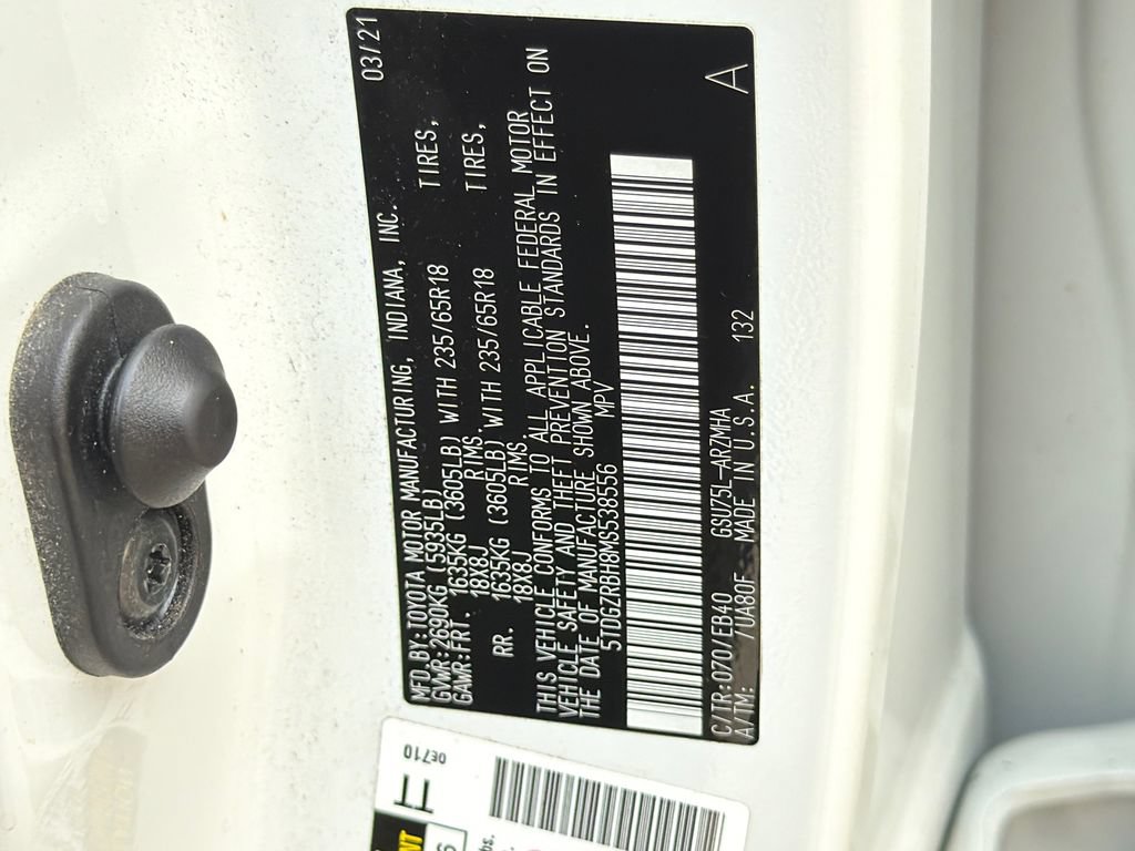 Used 2021 Toyota Highlander XLE AWD/4WD image 38