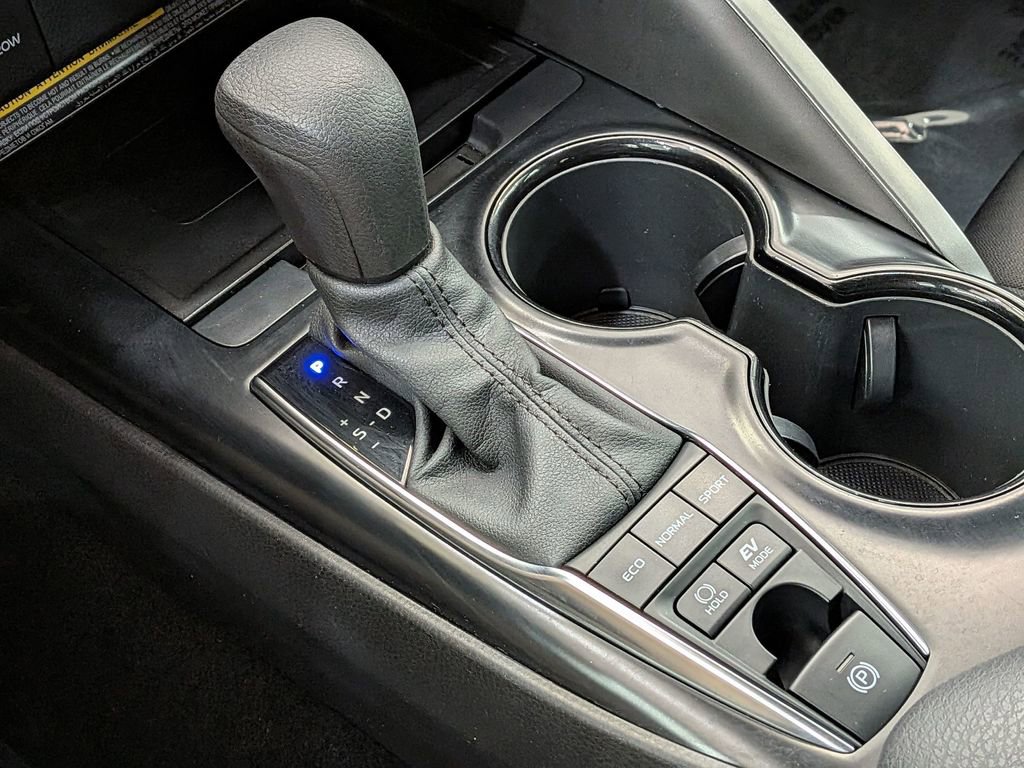 Used 2020 Toyota Camry LE w/ Sunroof Package image 25