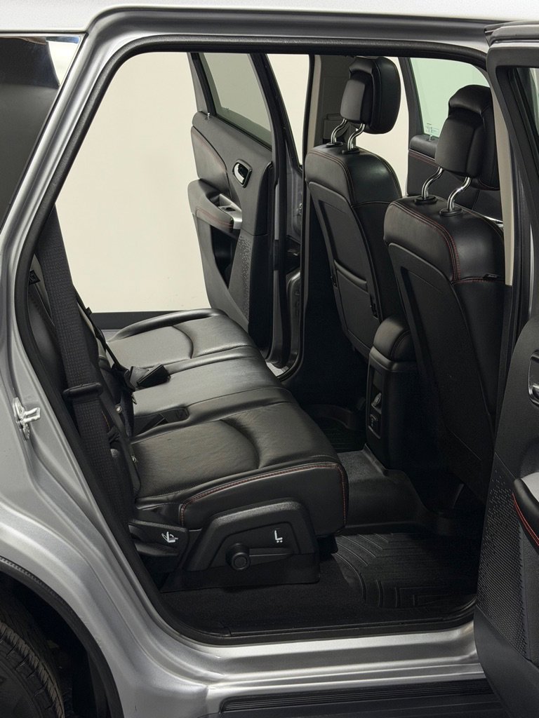 Used 2015 Dodge Journey R/T w/ Flexible Seating Group image 11
