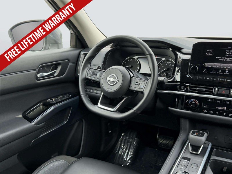 Used 2025 Nissan Pathfinder SL w/ Cargo Package AWD/4WD image 17