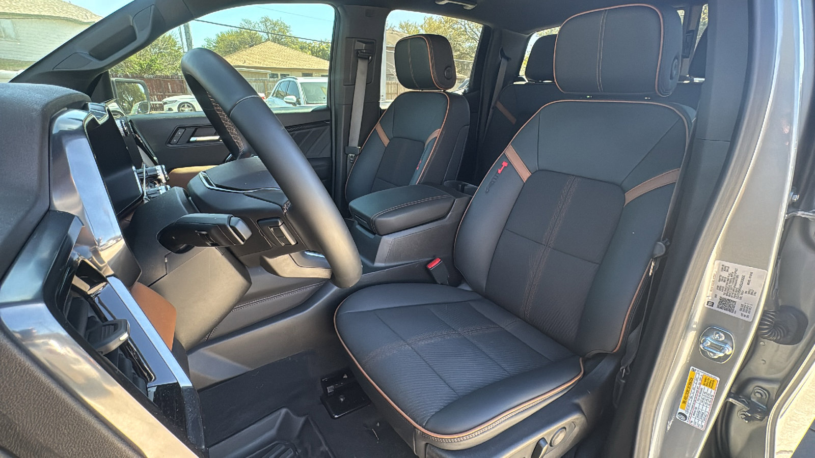 Used 2025 GMC Canyon AT4 image 13