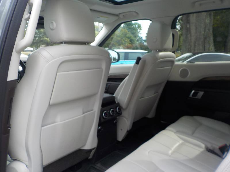 Used 2017 Land Rover Discovery HSE image 32