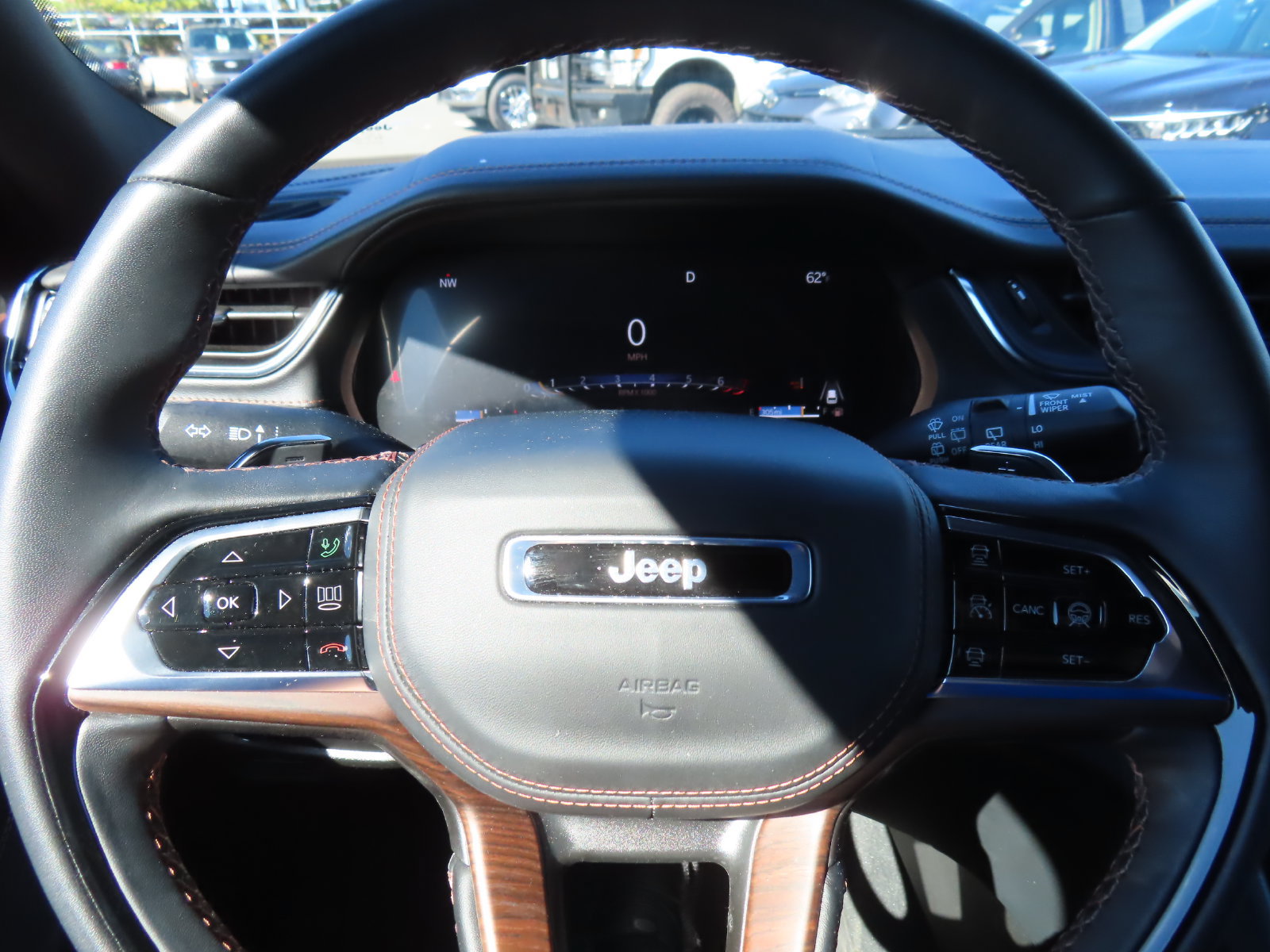 Used 2025 Jeep Grand Cherokee Summit w/ Adv Protech Group IV AWD/4WD image 17