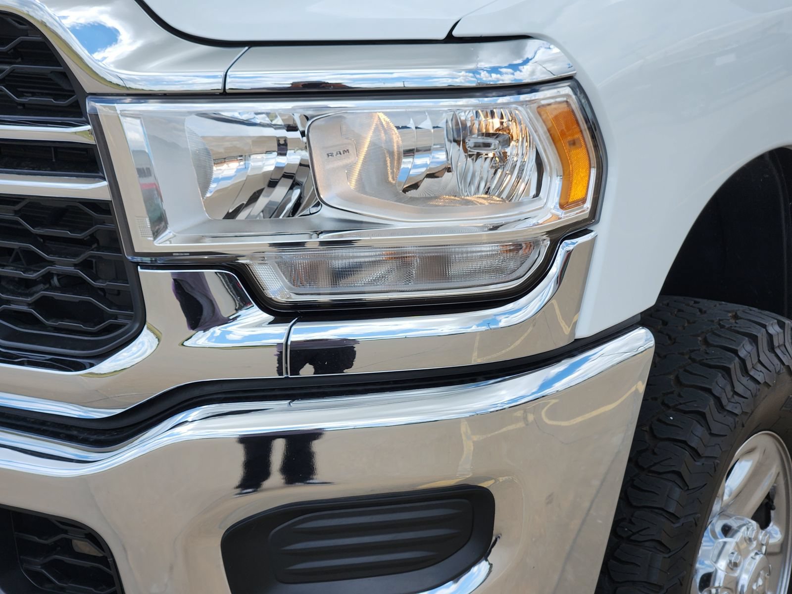 Used 2024 RAM 2500 Tradesman w/ Chrome Appearance Group AWD/4WD image 12