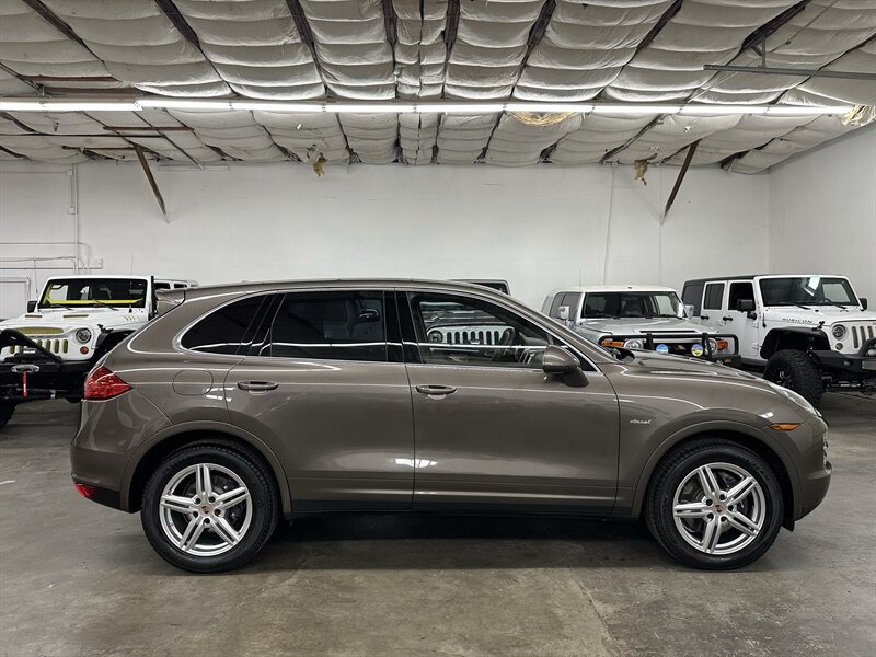 Used 2013 Porsche Cayenne Diesel AWD/4WD image 2