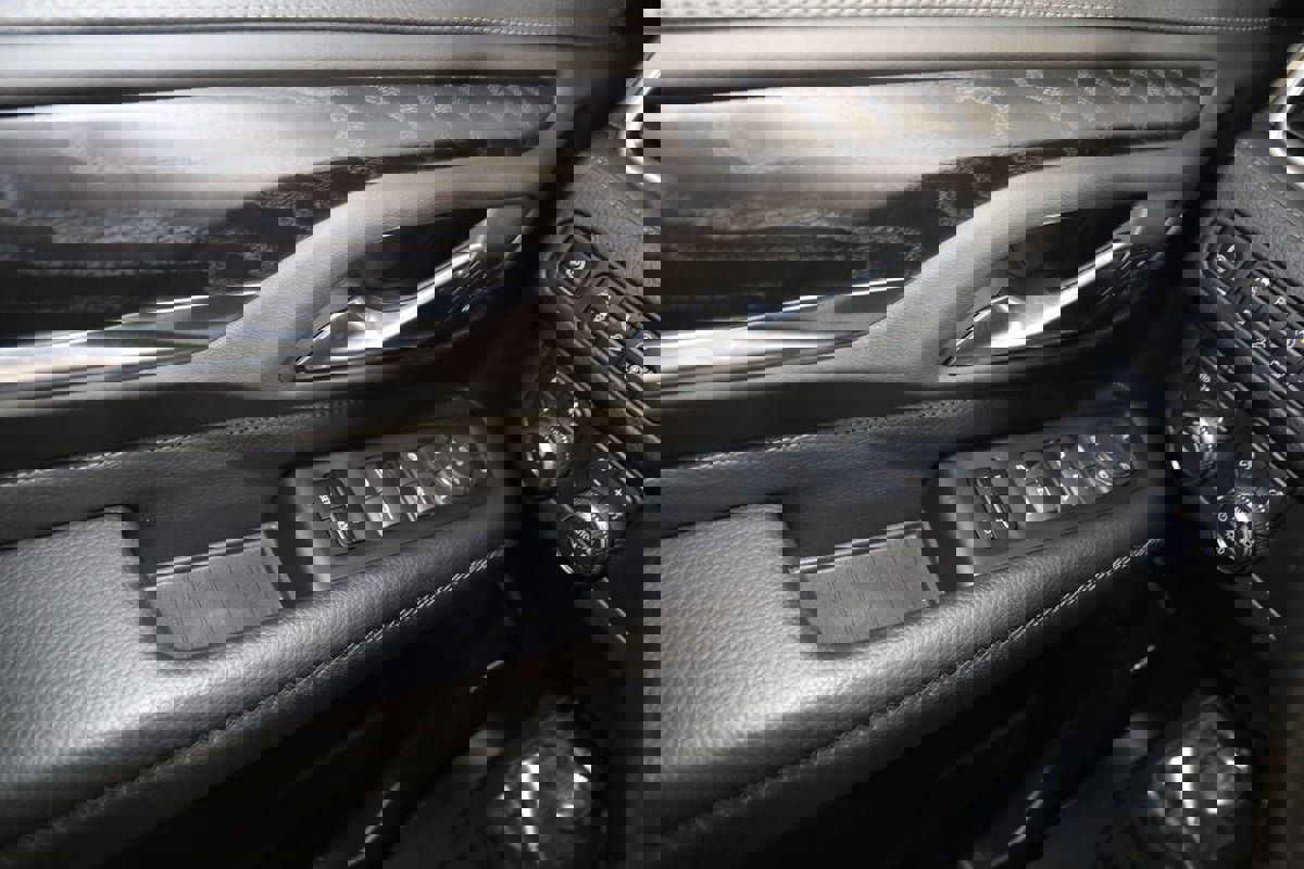 Used 2022 GMC Yukon Denali image 32