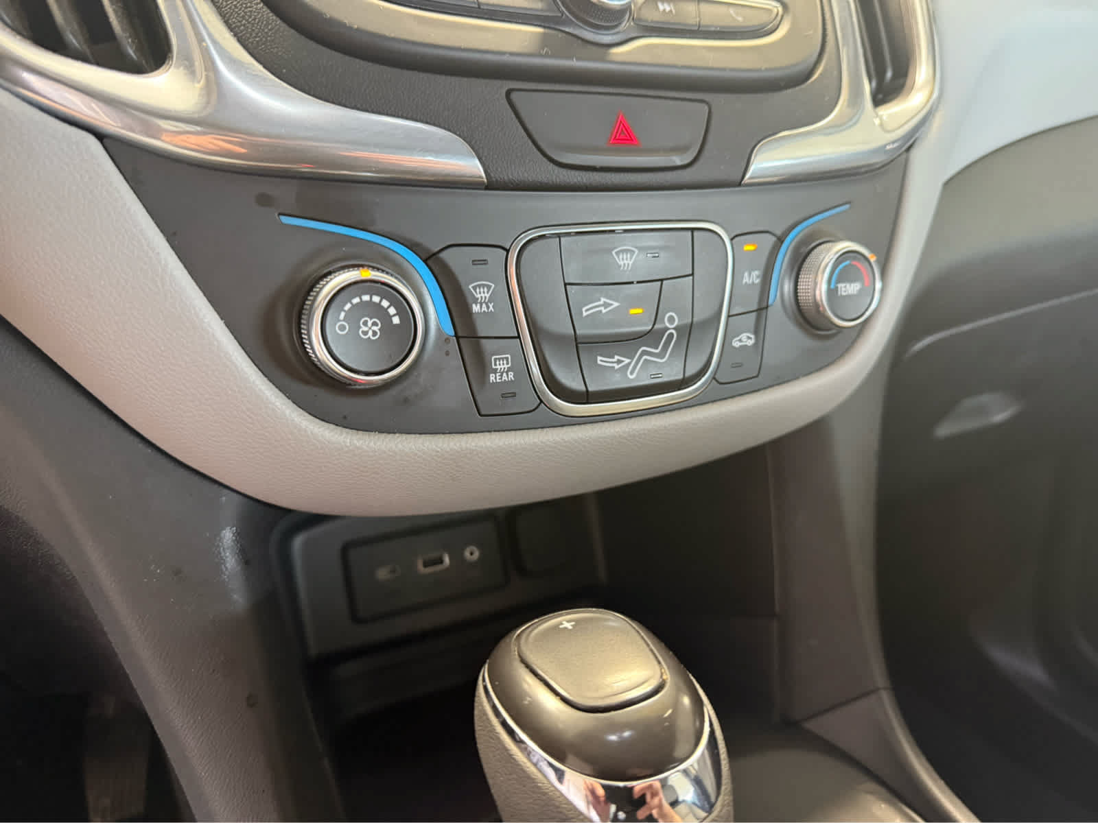 Used 2019 Chevrolet Equinox LS AWD/4WD image 13