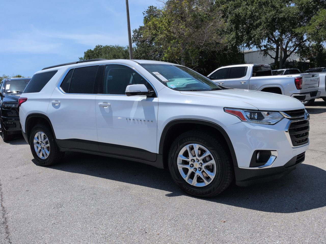 Used 2019 Chevrolet Traverse LT FWD image 2