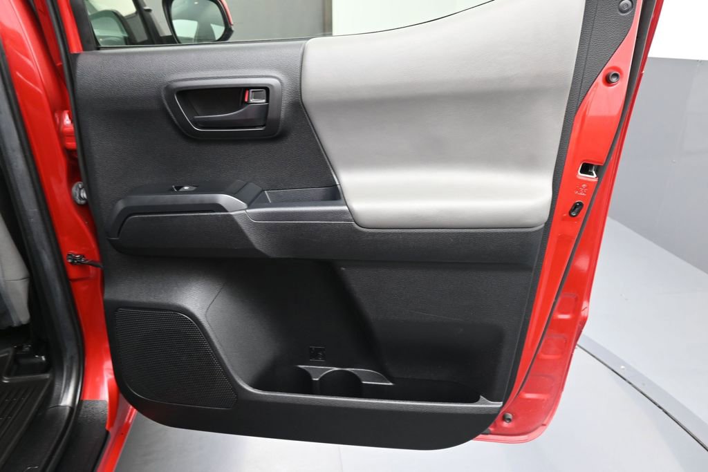 Used 2022 Toyota Tacoma SR w/ SR Convenience Package RWD image 15