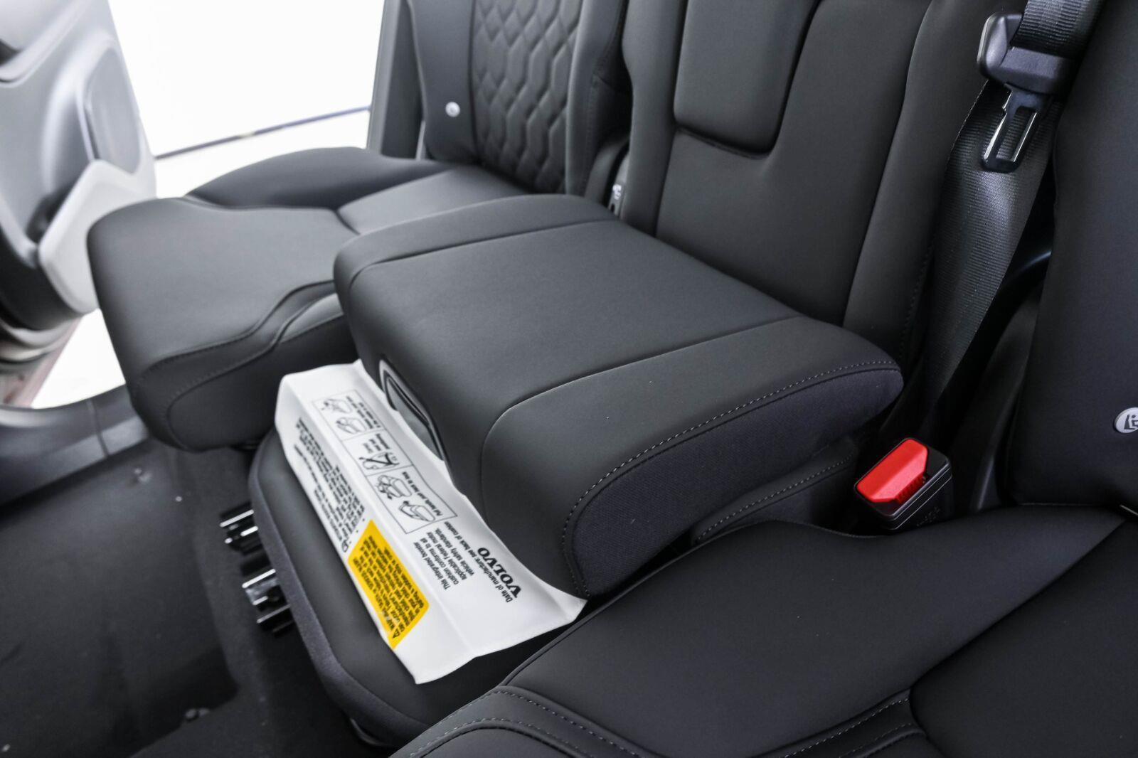 New 2026 Volvo XC90 B6 Plus w/ Protection Package Premier AWD/4WD image 21
