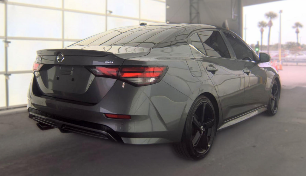 Used 2021 Nissan Sentra SR w/ Lighting Package FWD image 5
