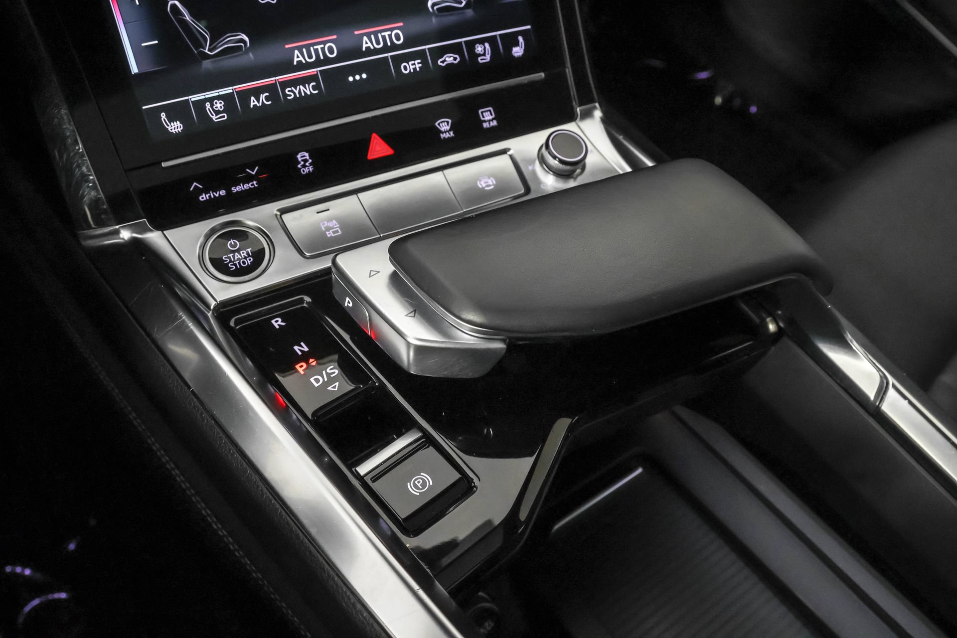 Used 2024 Audi Q8 e-tron Premium Plus w/ Premium Plus Package AWD/4WD image 33