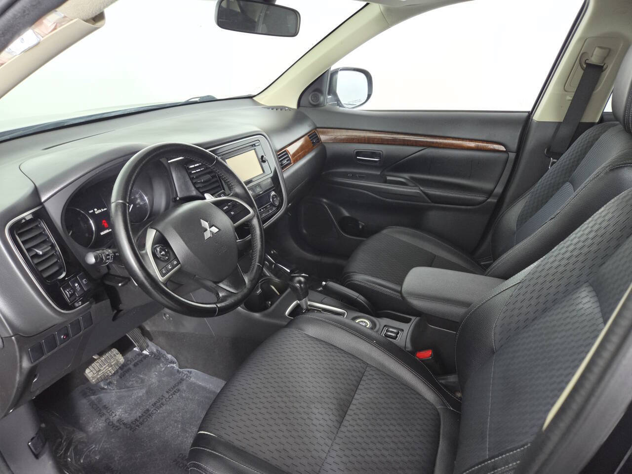 Used 2015 Mitsubishi Outlander GT AWD/4WD image 14