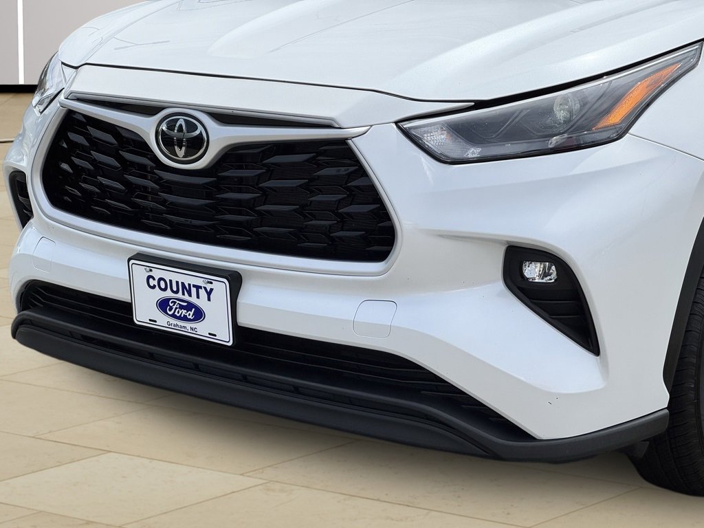 Used 2024 Toyota Highlander LE image 34