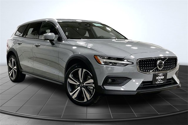 New 2026 Volvo V60 B5 Cross Country Plus w/ Climate Package image 3