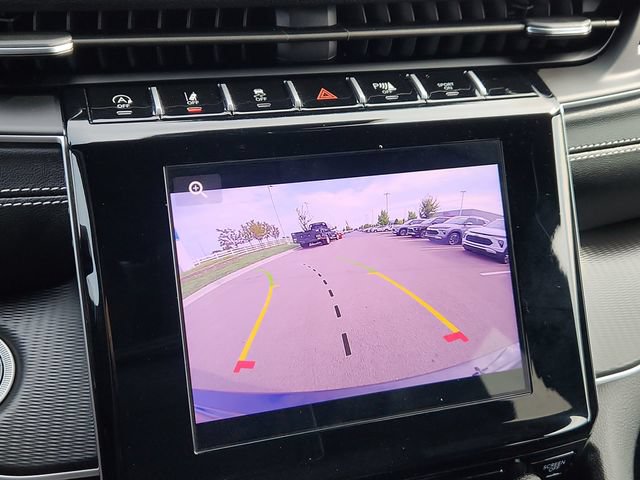 Used 2025 Jeep Grand Cherokee Laredo AWD/4WD image 43