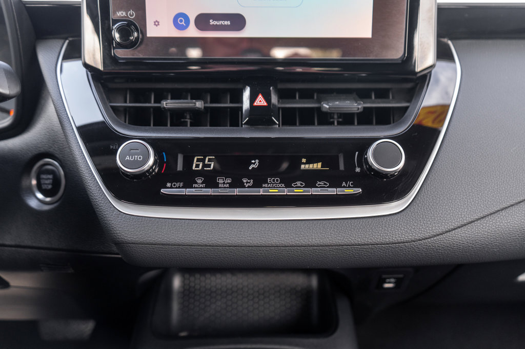 Used 2026 Toyota Corolla SE FWD image 27