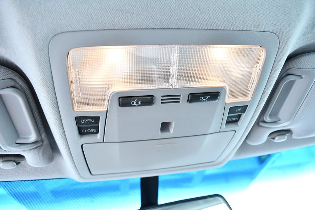 Used 2012 Toyota Camry SE FWD image 35