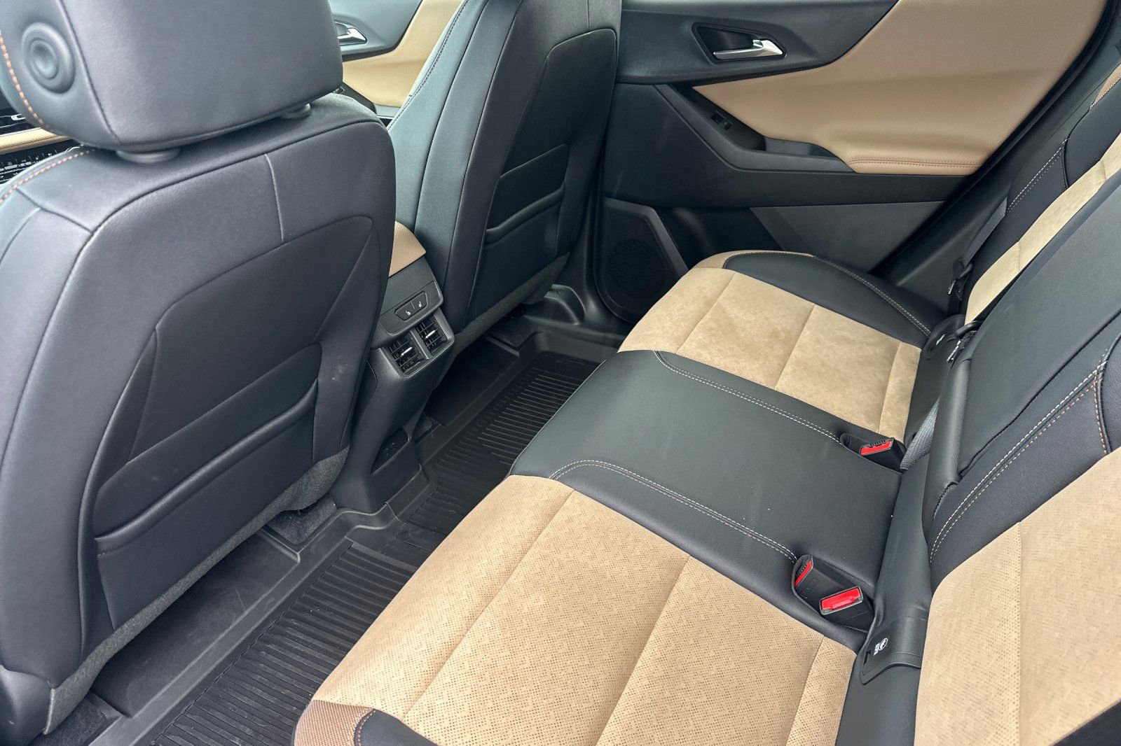 New 2026 Chevrolet Equinox ACTIV w/ Convenience Package III image 13