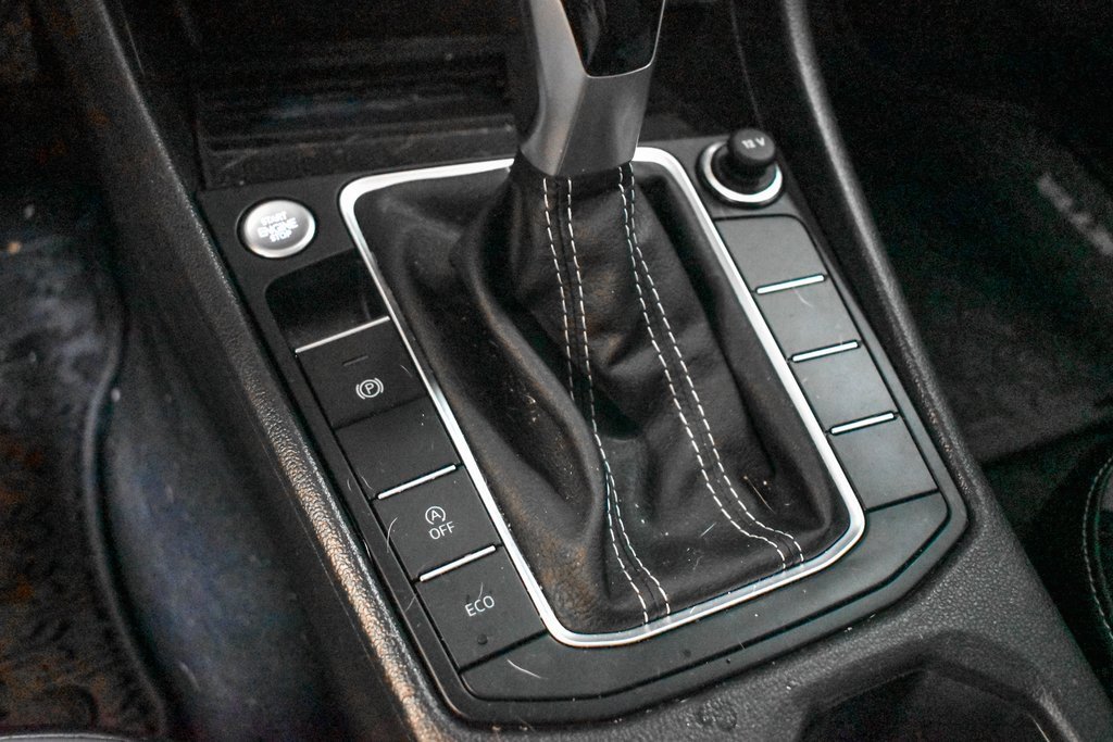 Used 2025 Volkswagen Jetta SE image 22