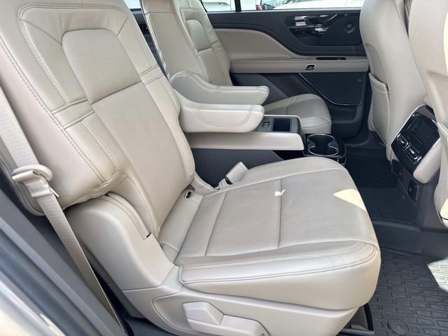 Used 2020 Lincoln Aviator Reserve w/ Equipment Group 201A image 13