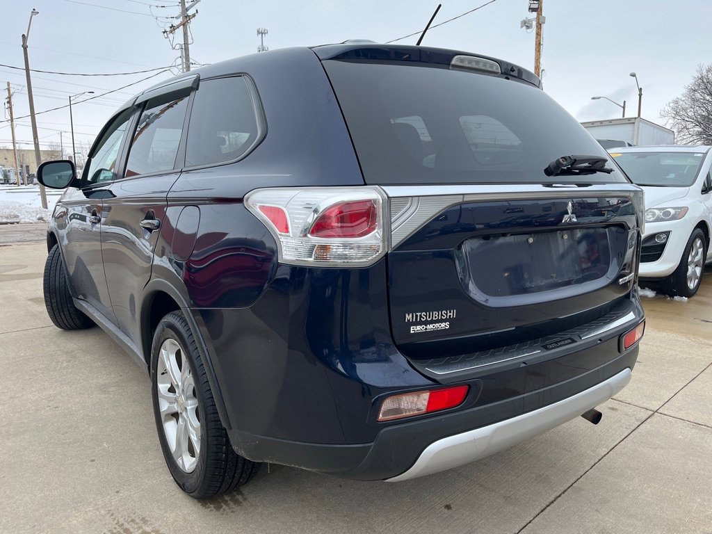 Used 2015 Mitsubishi Outlander SE image 7