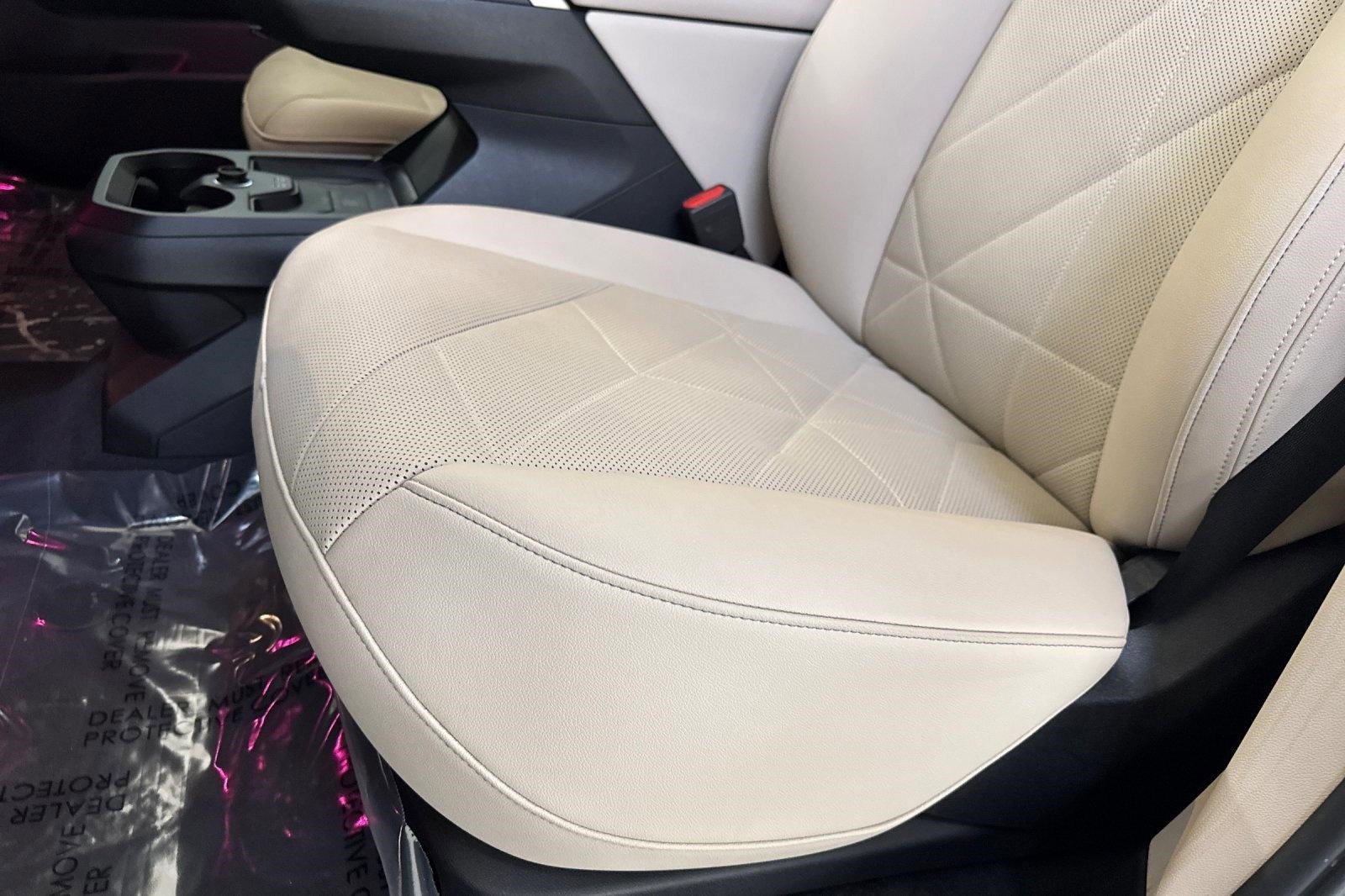 Used 2024 BMW iX xDrive50 w/ Sport Package image 22