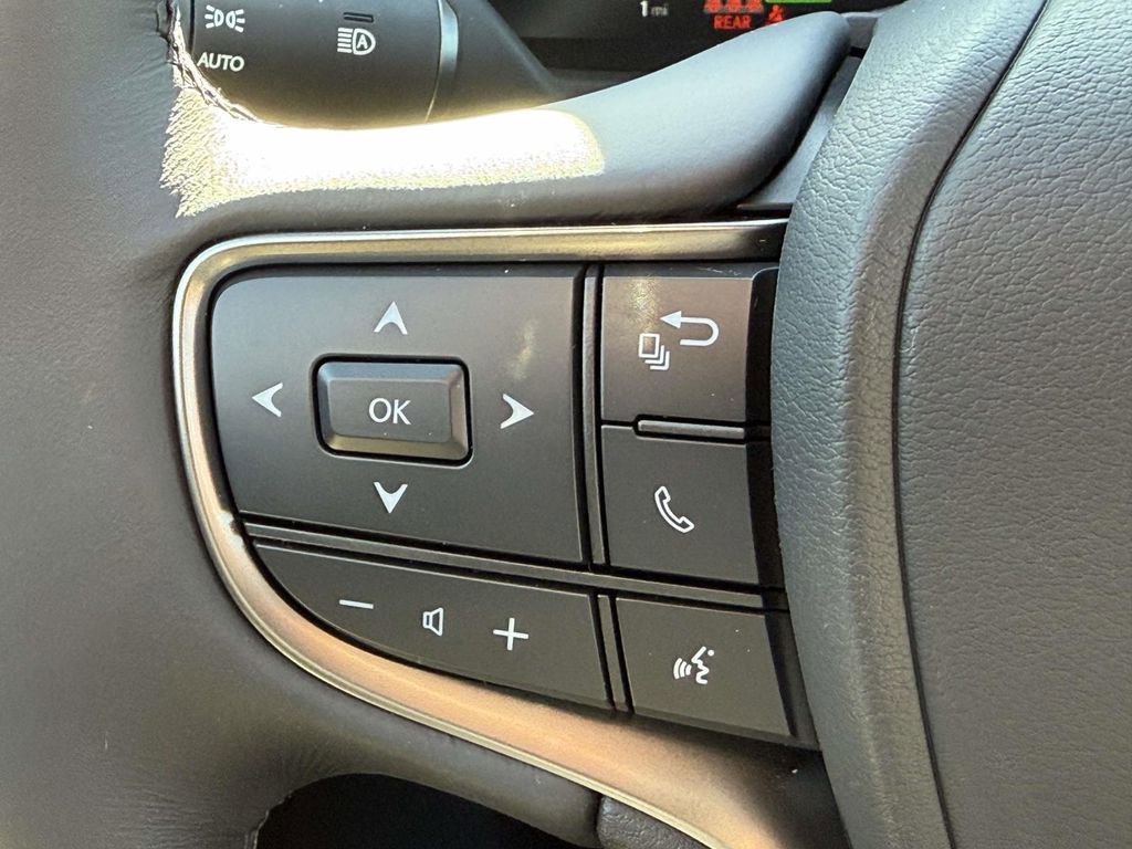 New 2026 Lexus UX 300h AWD image 17