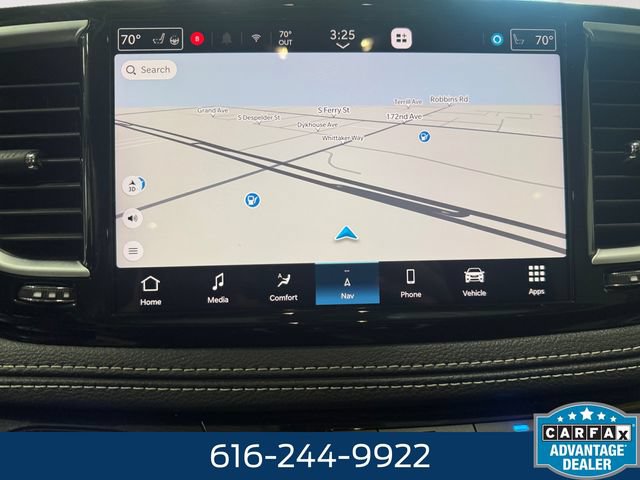 Used 2023 Chrysler Pacifica Limited AWD/4WD image 12