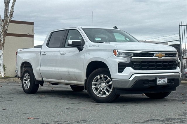 Used 2025 Chevrolet Silverado 1500 LT image 2